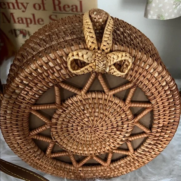 Handcrafted Tan Rattan Crossbody Bag - Picture 3 of 6